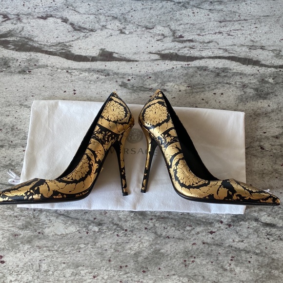 NWT Versace Barocco Print Leather Medusa Pointed Pumps - Picture 3 of 10